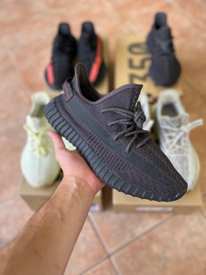 YEEZY 350 BLACK NON REFLECTIVE(SIZE 45 1/3)