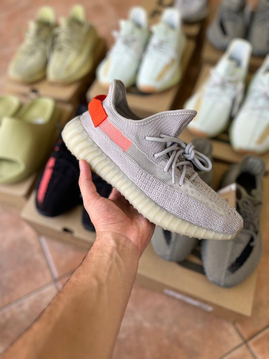 YEEZY 350 TAIL LIGHT(SIZE 42 2/3)